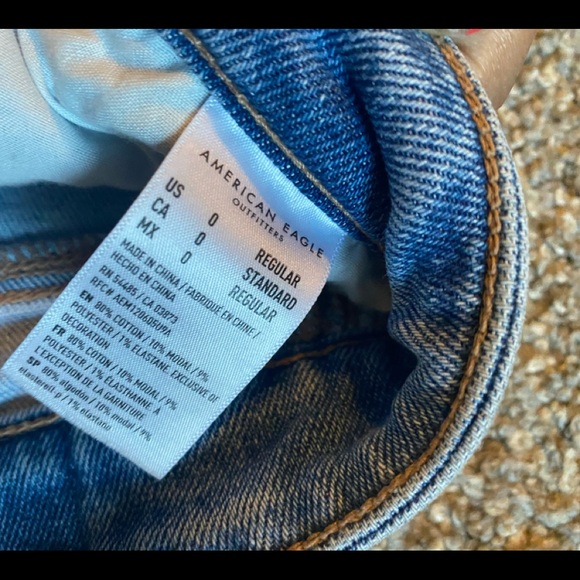 American eagle ripped mom jeans - Picture 4 of 4